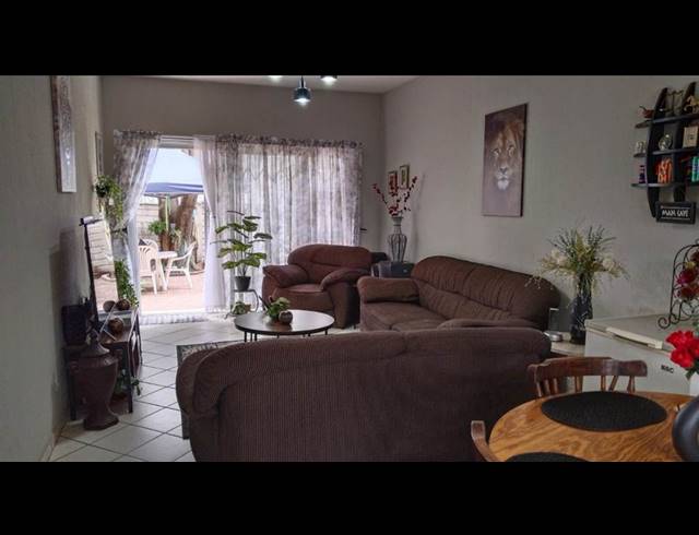 2 BEDROOM TOWNHOUSE FOR SALE IN VERWOERDPARK